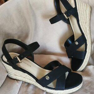 TOMMY HILFIGER Black leather like cross & ankle strap wedge espadrille sz 8
